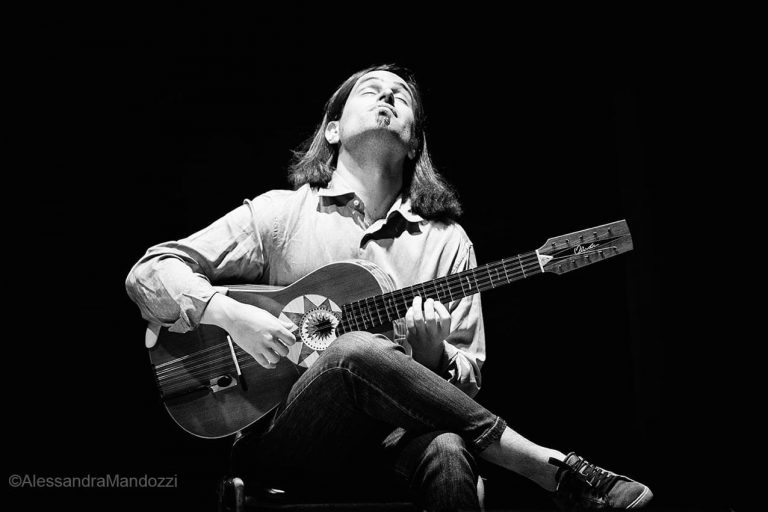 Marcello De Carolis concerto di chitarra battente e chitarra classica