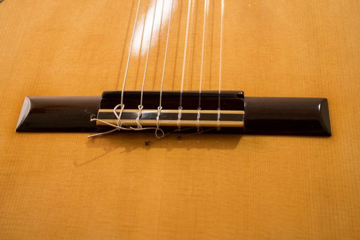 Il ponte fisso della chitarra classica Guagliardo