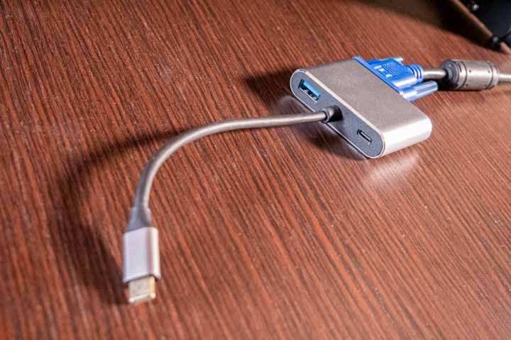 Adattatore da usb-c a VGA per collegare il Mac mini ad un monitor con ingresso VGA