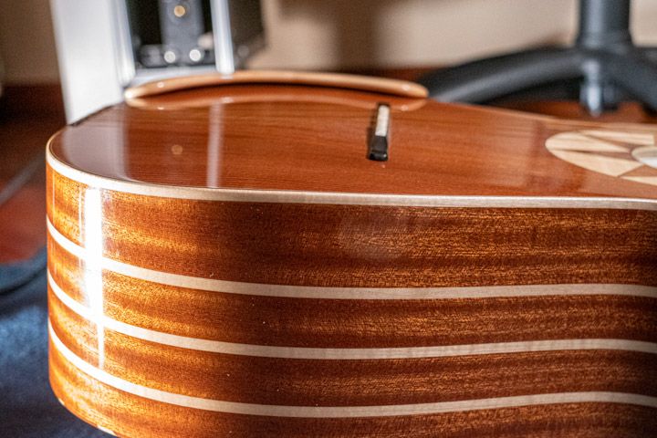 La bombatura del piano armonico della chitarra battente Oliver costruita da Sergio Pugliesi della Oliver Guitar Lab di Scilla