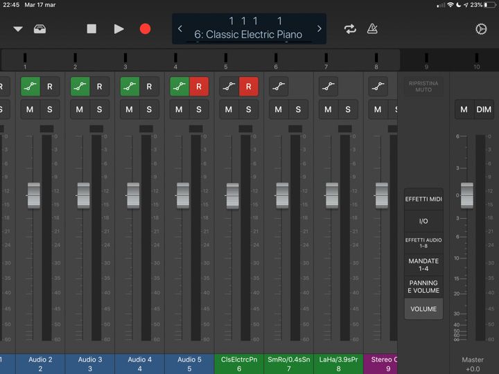 Il mixer di logic remote che si interfaccia con Logic Pro sul mac