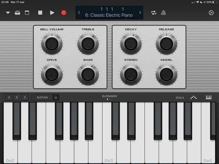 Tastiera in logic remote che si interfaccia con Logic Pro sul mac