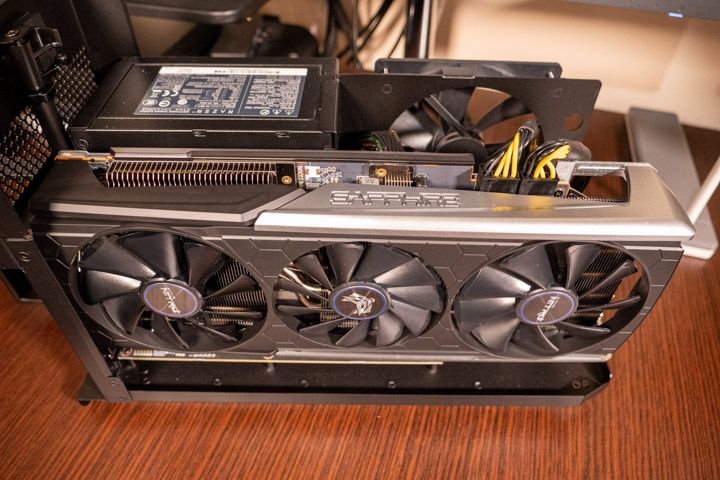 sapphire nitro + amd radeon 5700 xt all'interno del razer core x