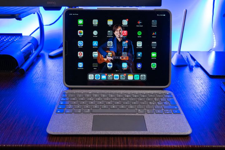 Posizione per scrivere con tastiera e trackpad per ipad pro