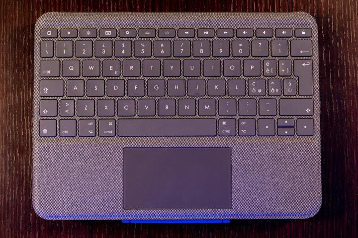 custodia con tastiera e trackpad di logitech