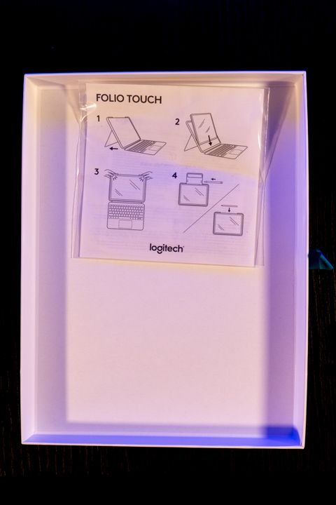 interno della Scatola della folio touch di Logitech