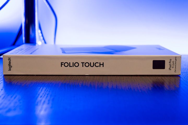 lato della scatola della folio touch di Logitech