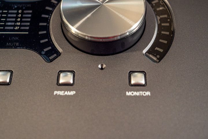 Tasti dei Preamp e dei monitor della apollo x4