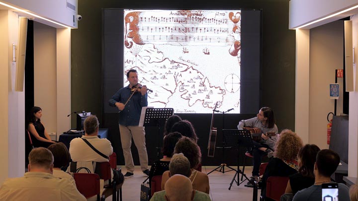 Concerto di violino e chitarra a potenza a palazzo della cultura