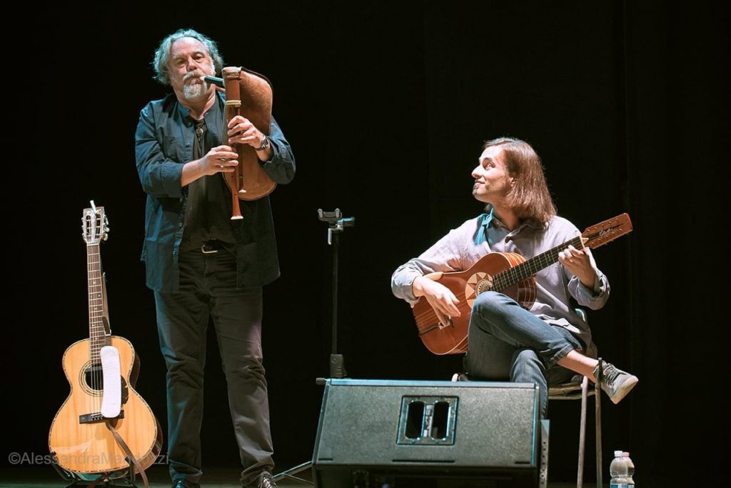 Zampogna e chitarra battente Raffaello Simeoni e Marcello De Carolis in concerto a San Benedetto del Tronto