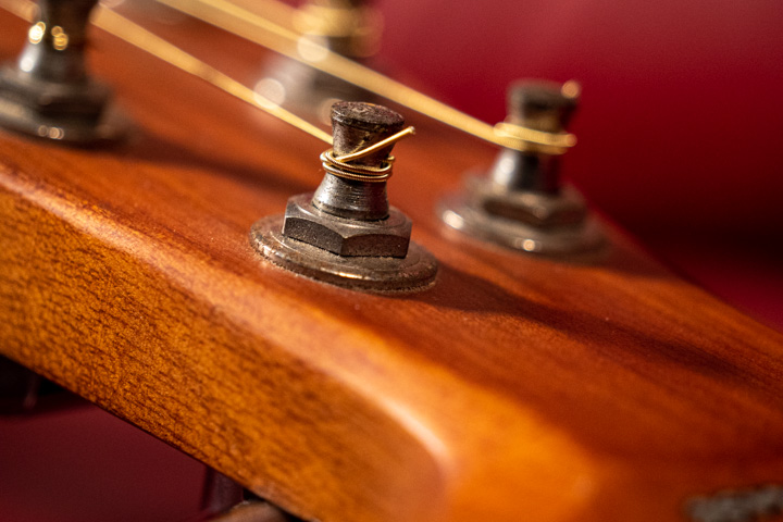 La corda nella meccanica della chitarra