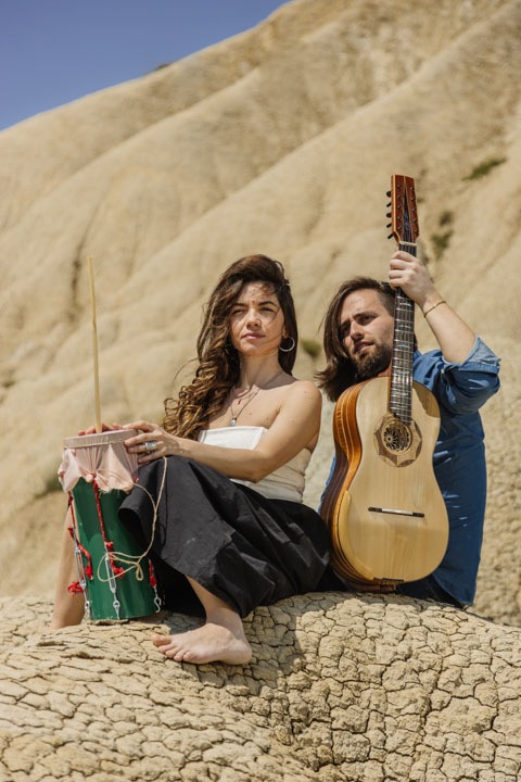 Salsano De Carolis voce chitarra battente