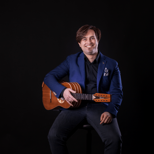 Marcello de Carolis è un Artista e Musicista lucano. Convive con Il dualismo musicale tra la chitarra battente e la chitarra classica Marcello de Carolis è un Artista e Musicista lucano. Convive con Il dualismo musicale tra la chitarra battente e la chitarra classica